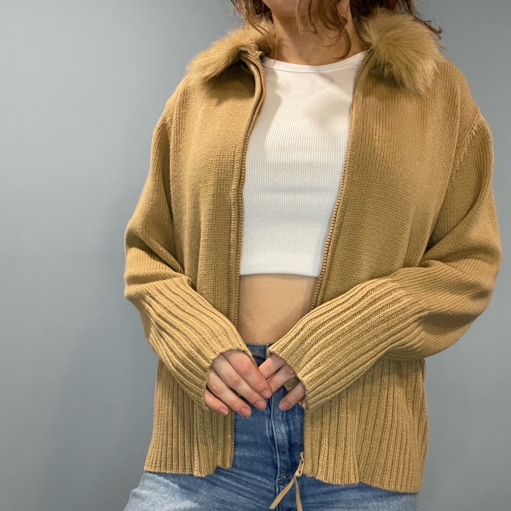 Chestnut colored Vintage Kathie Lee knit zip up sweater with faux fur collar